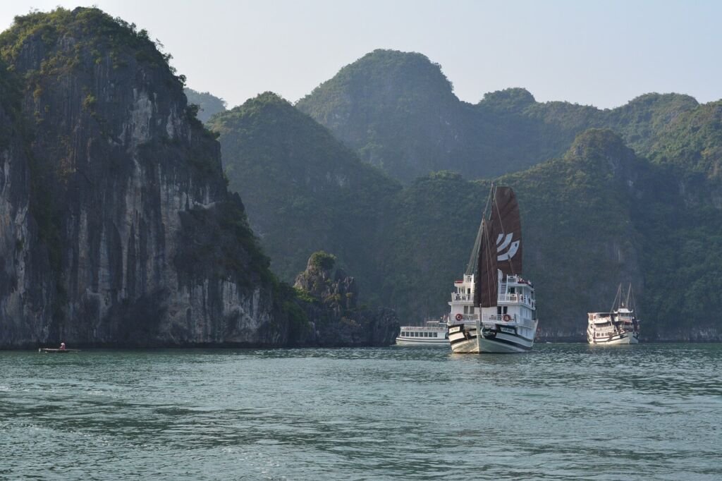 ha-long-bay-2404435_1280