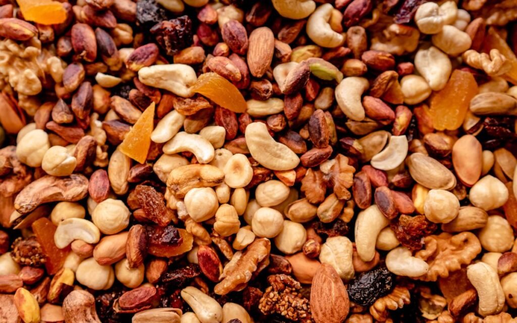 mixed nuts and dried fruits
