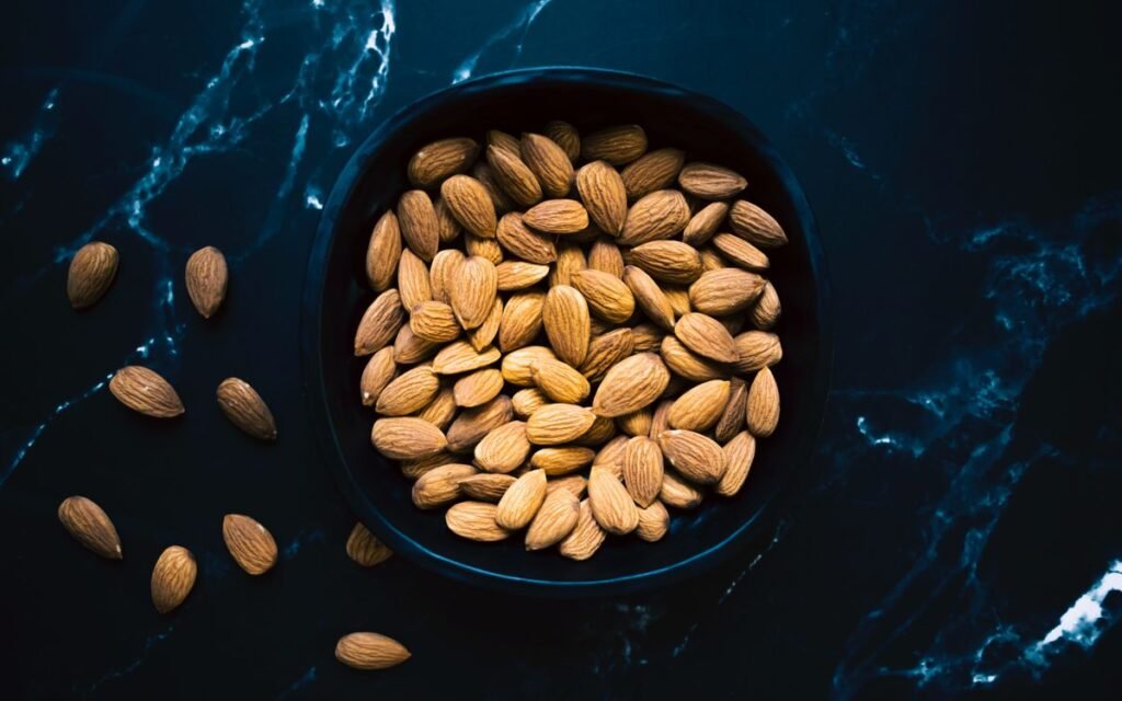 how many almonds a day: a bowl of almonds