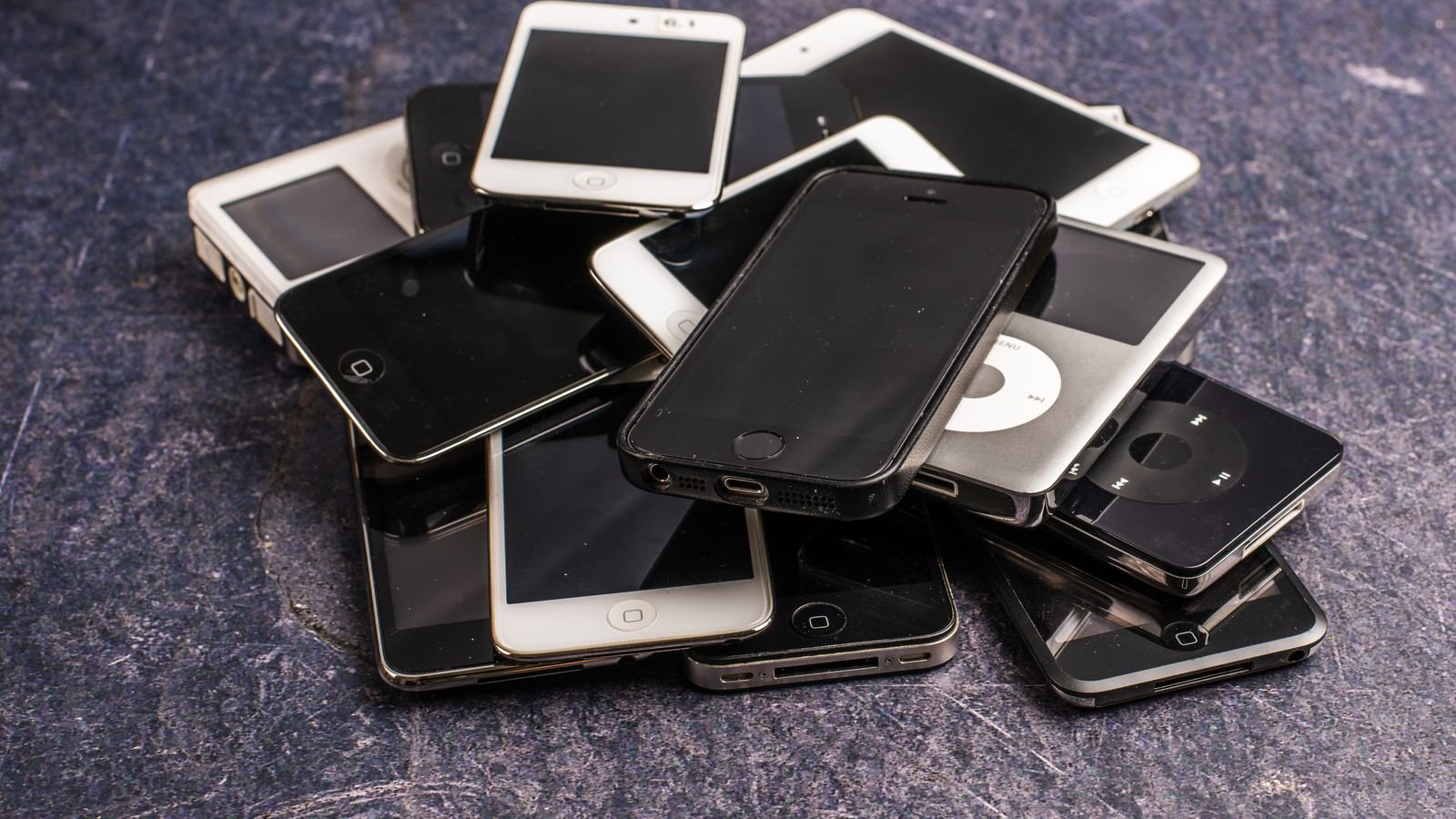 reuse old phone: a pile of old phones